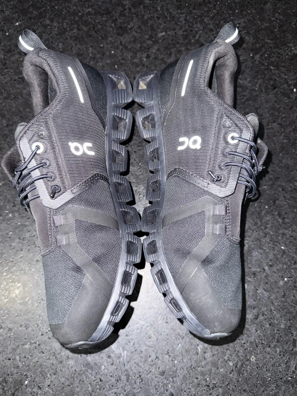 ON RUNNING CLOUD 5 WATERPROOF ALL BLACK FAST LACING ATHLETIC SNEAKERS SZ 10 NEW